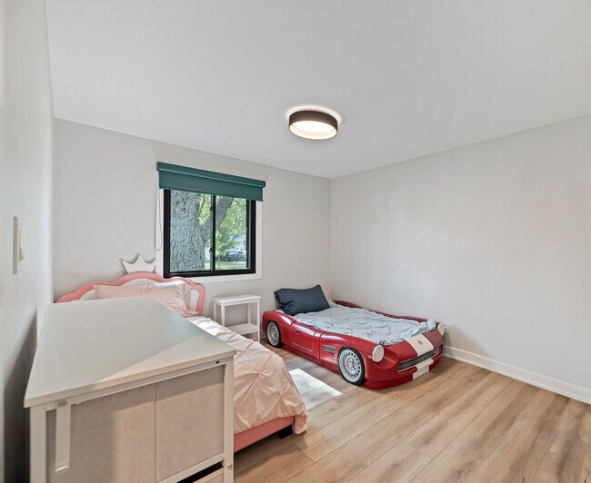 Building Photo - 908 Long Meadow Dr