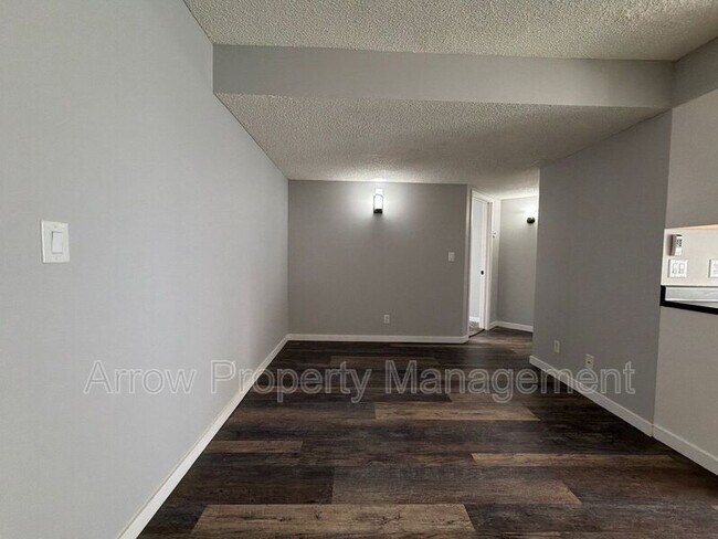 Building Photo - 3405 Holdrege St