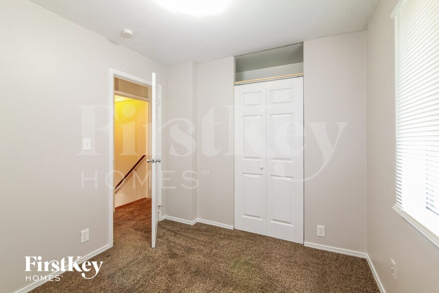 Building Photo - 6107 E 152nd St