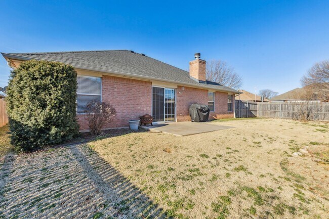 Building Photo - 824 Hunter Pl