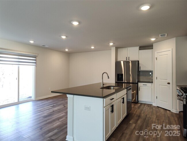 Building Photo - 3247 Crawford Ave