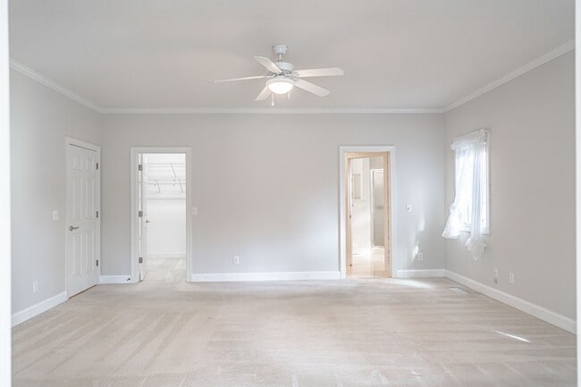 Building Photo - 24 Strathaven Dr