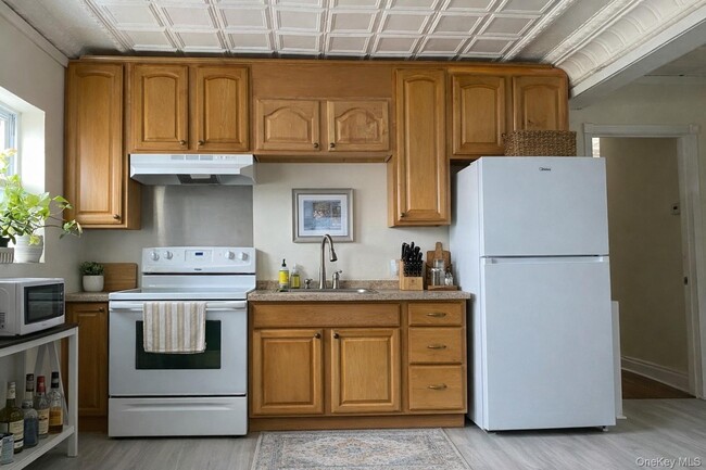 Building Photo - 103 Watkins Ave