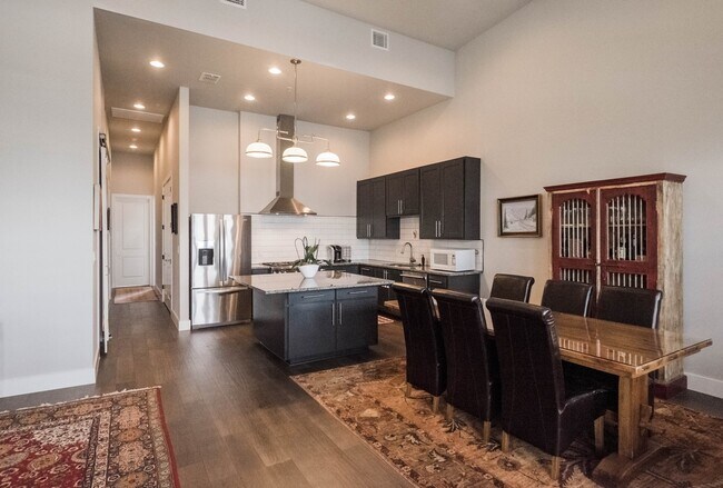Building Photo - 2/2/1 Condo in Town Creek / Walk to Dos Rios / Fridge, Washer & Dryer Included / Balcony / NBISD