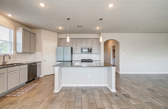 Building Photo - 1705 Bayway Dr