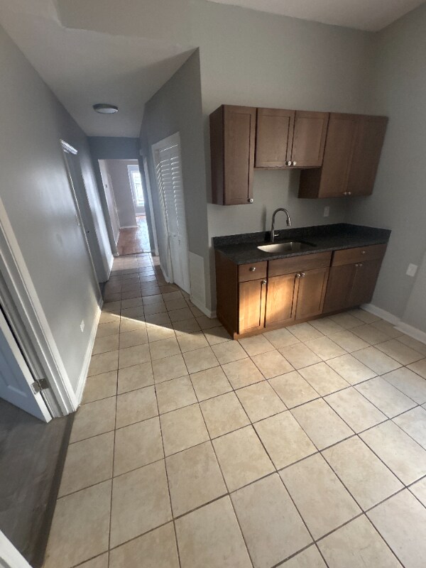 Building Photo - 7314 S Kenwood Ave