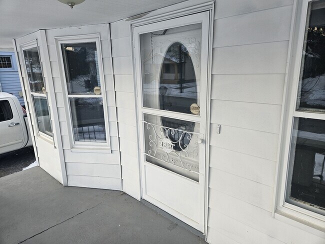 Building Photo - 2818 E 127th St