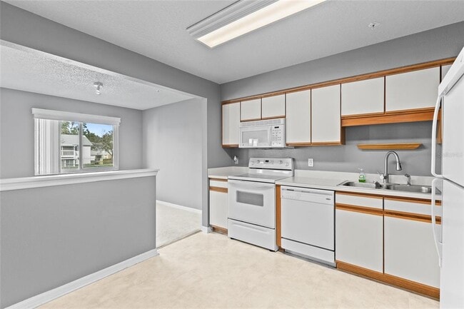 Building Photo - 5273 Tunbridge Wells Ln