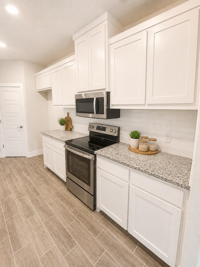 Building Photo - 3/2/2 located in Godley! Move in Specials call to inquire