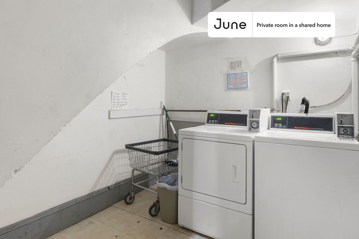 Building Photo - Room in Shared 4 bed/1 bath home