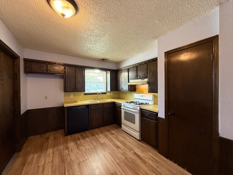Building Photo - 330 Overton Dr