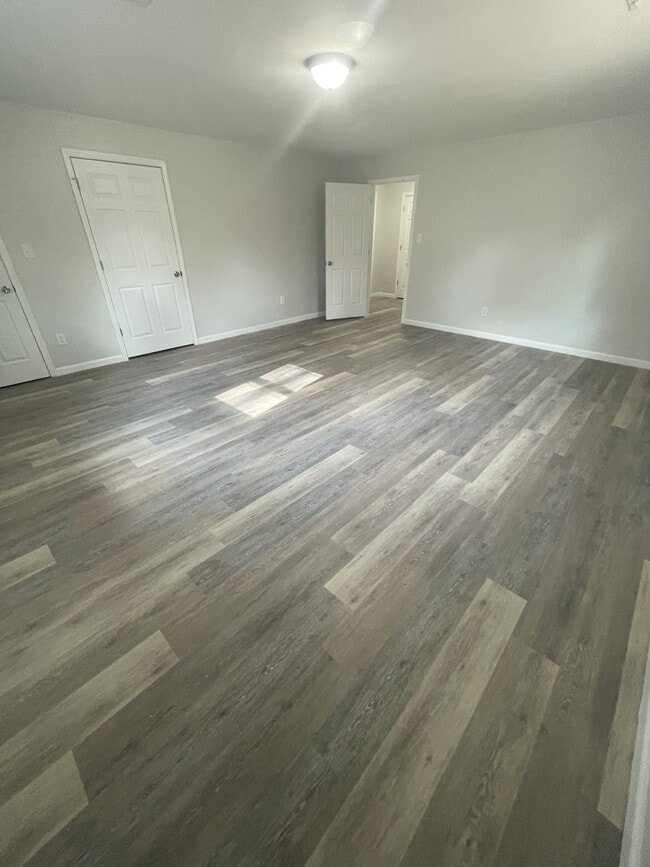 Building Photo - 424 Bell Ave