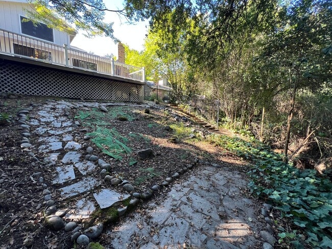 Building Photo - Quiet Home In Serene Green Belt In The Heart Of Citrus Heights