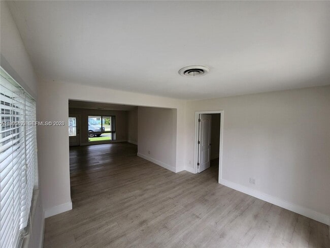 Building Photo - 3346 Coolidge St