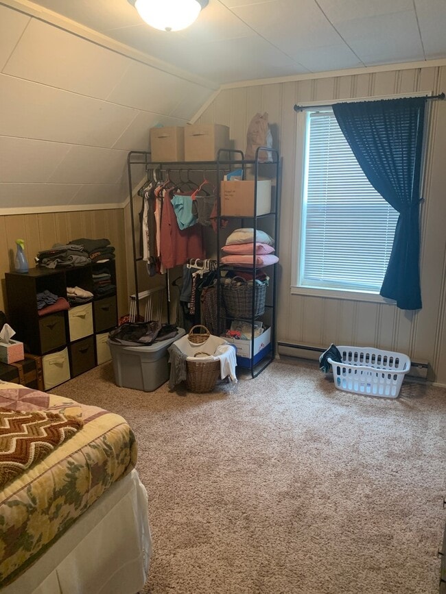 Building Photo - 5th Street