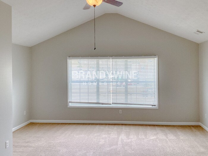 Building Photo - 687 Lakes Cir