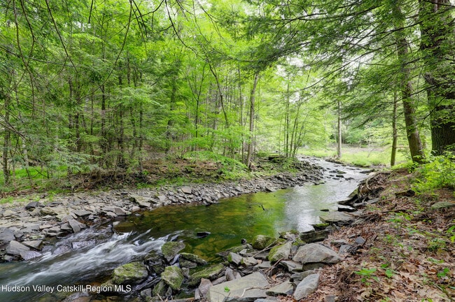 Building Photo - 421 Brown Rd