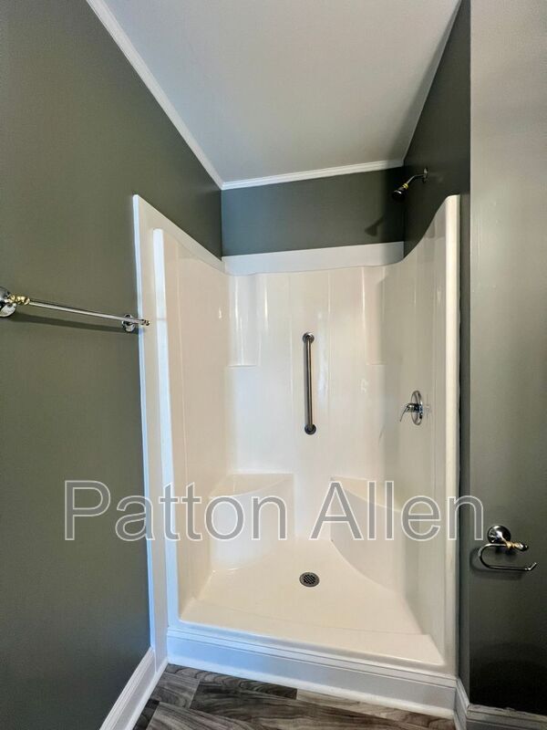 Building Photo - 15 Woodbine Rd