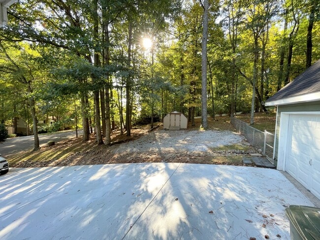 Building Photo - 205 Pine Ridge Rd