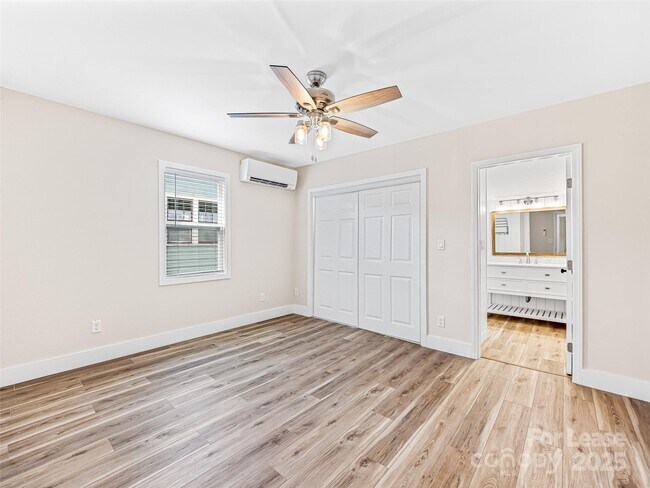 Building Photo - 42 Forsythe St