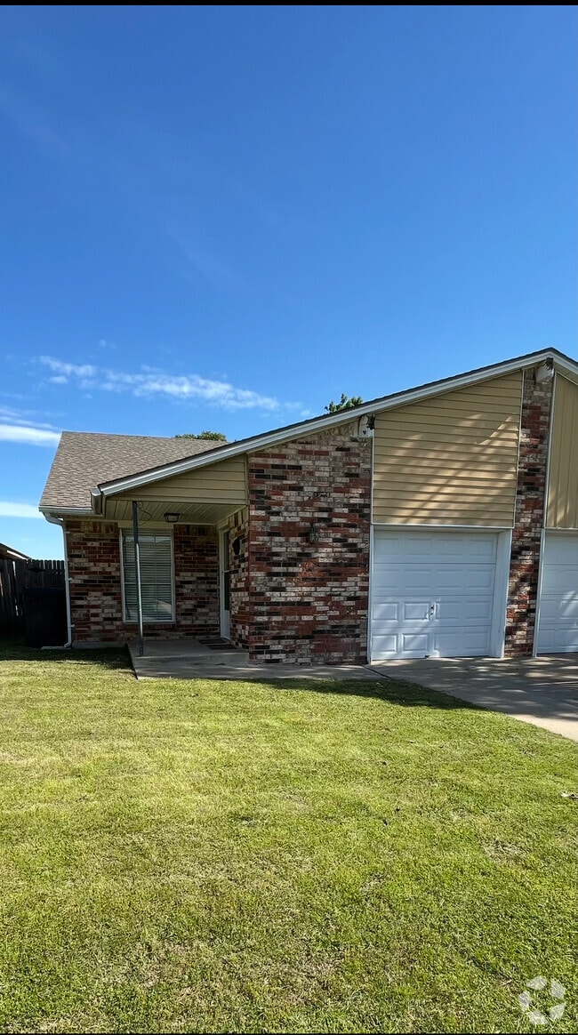 Building Photo - 931 SW 97th St