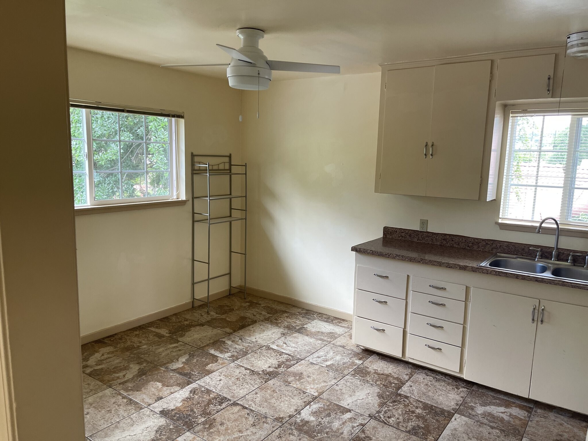 Building Photo - 504 W Marlette St