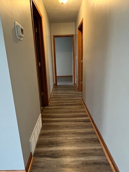 Building Photo - 106 Parade St