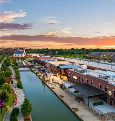 Building Photo - 900 Hillside Ln