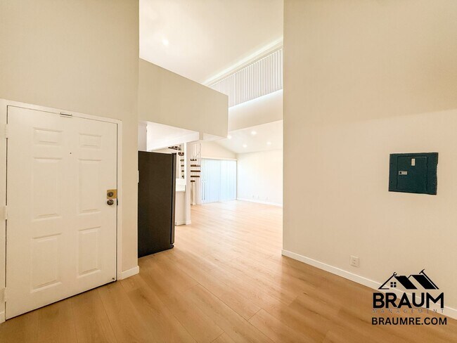 Building Photo - 4404 Stern Ave