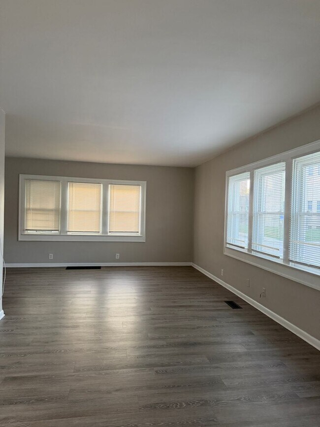 Building Photo - Welcome to this charming 2-bedroom, 1-bathroom single-family home located in the heart of Indiana...