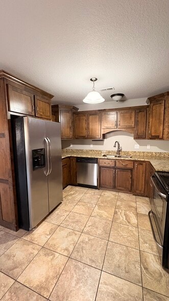 Building Photo - 1614 S College St