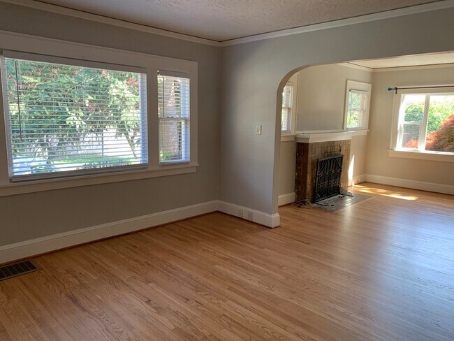 Building Photo - 2bed/1 Bath Bungalow in Rose City/Alameda