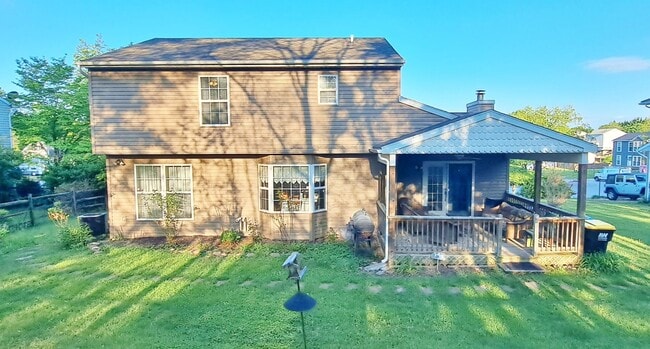 Building Photo - 3 Bed / 3 Bath Single Family Home