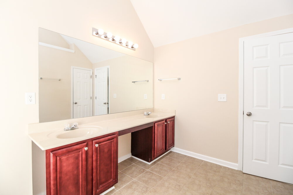 Building Photo - 4940 Hopewell Manor Dr