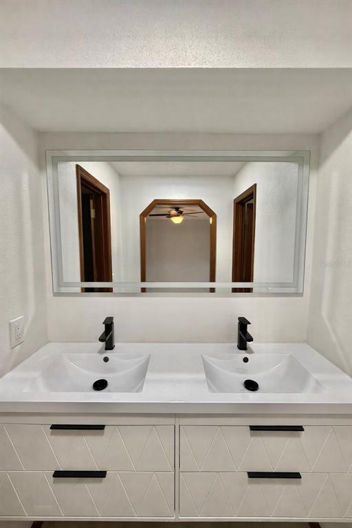 Building Photo - 2503 Woodhaven Ct