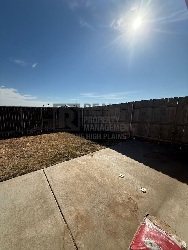 Building Photo - 13057 Raymond Rd