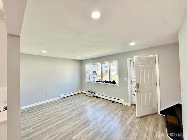 Building Photo - 35 Fiat Ave