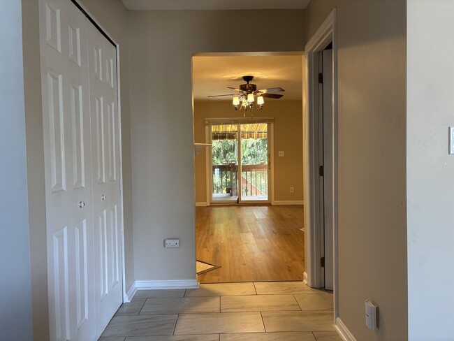 Building Photo - 203 Apple Blossom Ln
