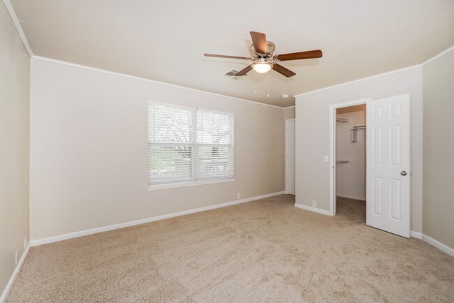 Building Photo - 930 Amber Knoll