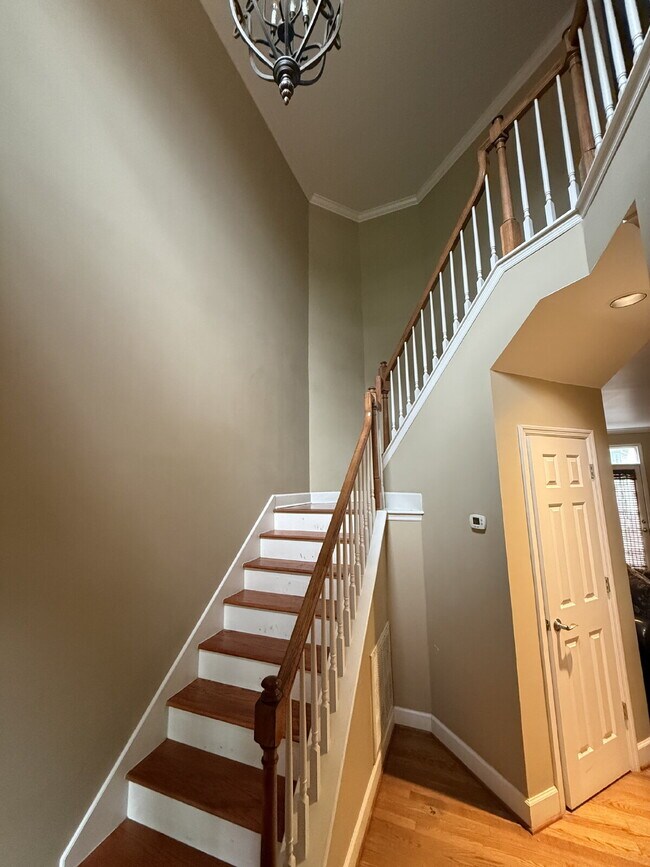 Building Photo - "Spacious 3-Bedroom Gem in Brentwood – FENCED yard. Modern Comfort with 2.5 Baths and 1850 Sq Ft!"
