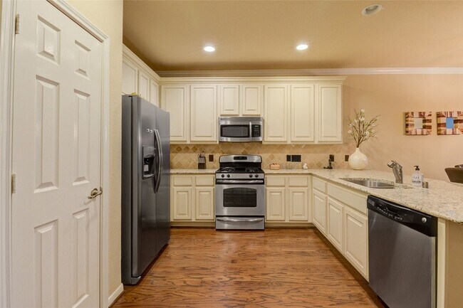 Building Photo - 22 Bettina Ln