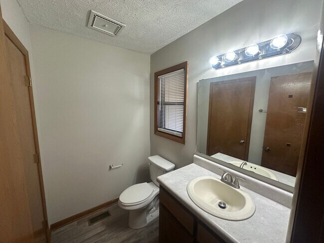 Building Photo - 1202 Huntsman