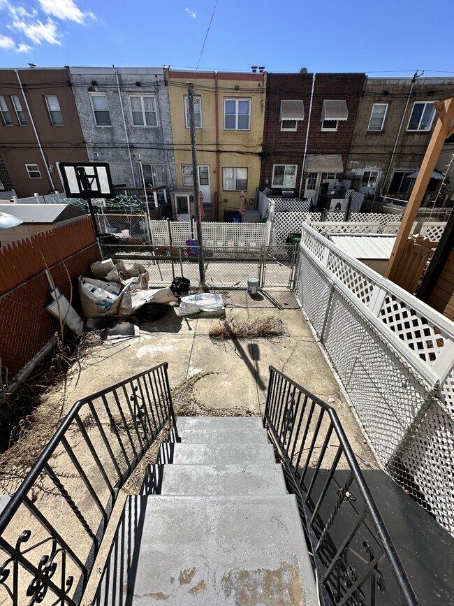 Building Photo - 714 Mollbore Terrace