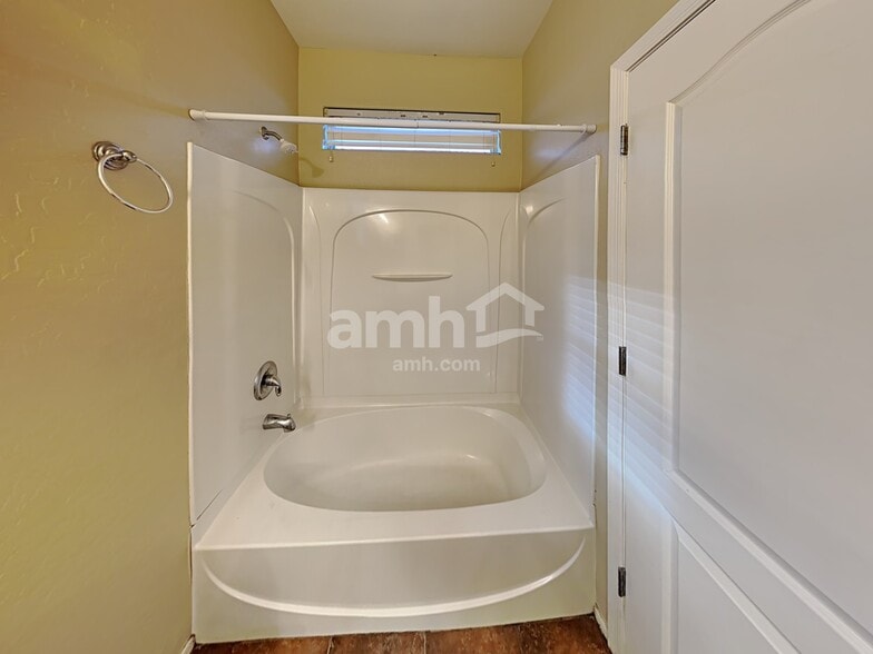 Building Photo - 3860 E Flower St