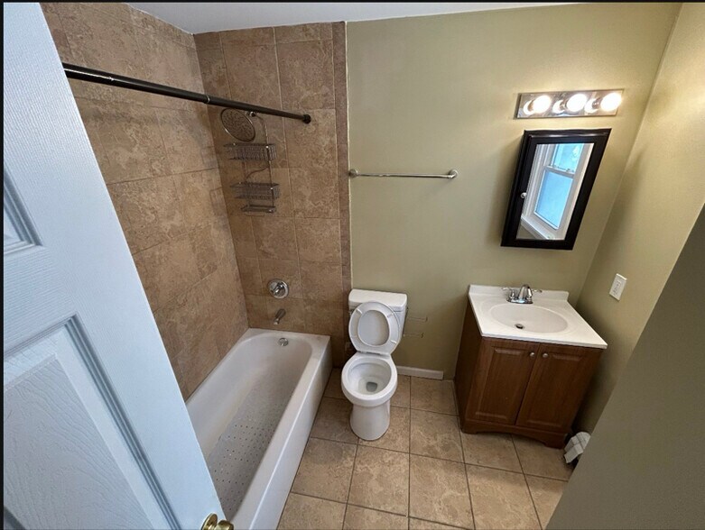 Building Photo - 4501 S 6th St