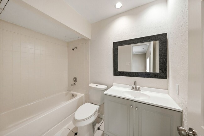Building Photo - 22831 Millgate Dr