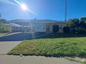 Building Photo - Spacious & Unique Home in Dixon