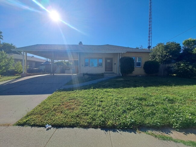 Primary Photo - Spacious & Great Design Home in Dixon