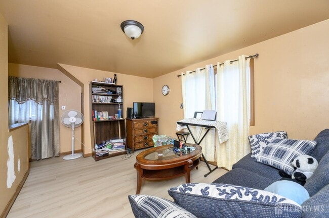 Building Photo - 1 Ovington Ave