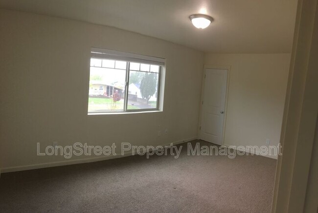 Building Photo - 1810 College St